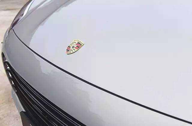 驾驶技巧:众泰老板很贴心, 众泰sr9的车标轻轻一撬就能撕掉