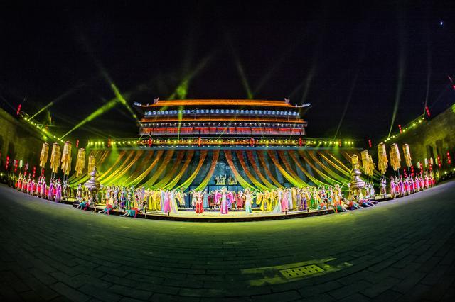 梦回大唐-南门迎来《<a href=https://mengchangan.piao029.com target=_blank class=infotextkey>梦长安</a>》首演（原创摄影）