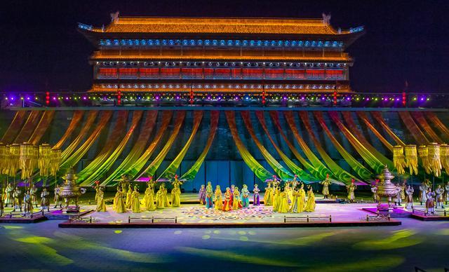 梦回大唐-南门迎来《<a href=https://mengchangan.piao029.com target=_blank class=infotextkey>梦长安</a>》首演（原创摄影）