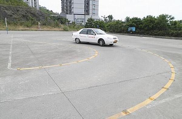 成都学车，教你科目二考试不压线