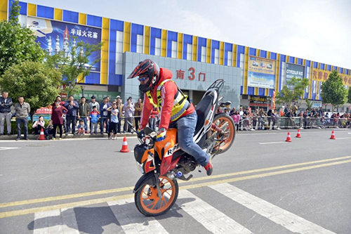 华南城"金翔杯"摩托车表演赛激情上演