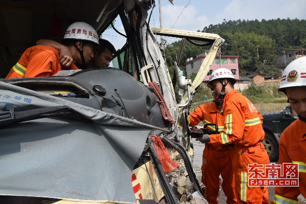 姜超 张涛)10月27日11时48分,省道307三明永安往清水乡方