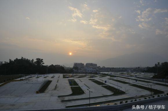 桔子学车：天气这么热，为什么我还要报名考驾照？
