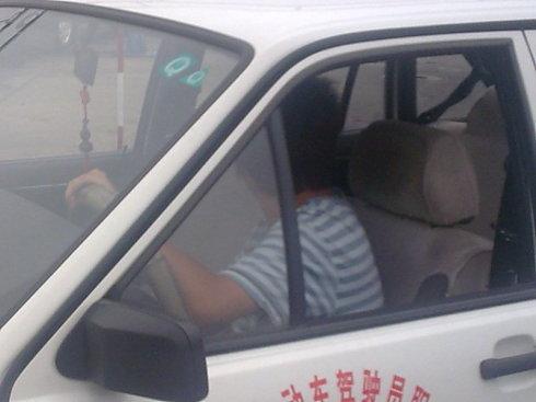 驾照考试遇到下大雨怎么办？看完这些准保你通过考试