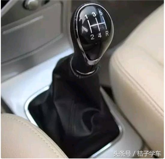 桔子学车：教练，你说我是报手动还是自动？