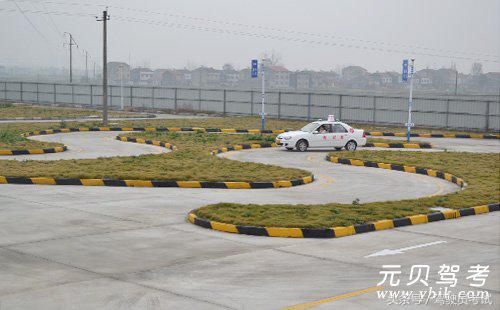 跟着学霸来学车，科二分分钟过关