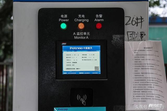 充一小时能跑200+公里 独家体验特斯拉国标充电转接头