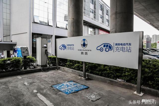 充一小时能跑200+公里 独家体验特斯拉国标充电转接头