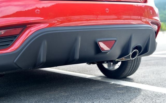 这款国货只卖10万,可20万的宝马都追不上,只能