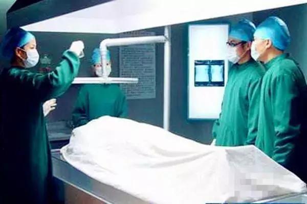 德国允许裸体开车！新加坡违法鞭刑！那么问题来了，中国呢？