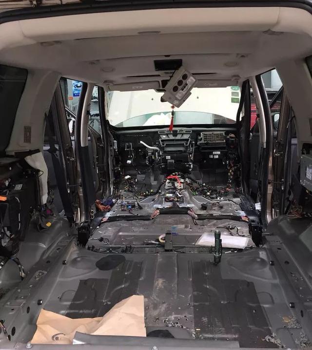 可恶!为揪出老鼠却把百万豪车拆成空壳!这些防鼠绝招要先备好 可恶!为揪出老鼠却把百万豪车拆成空壳!这些防鼠绝招要先备好
