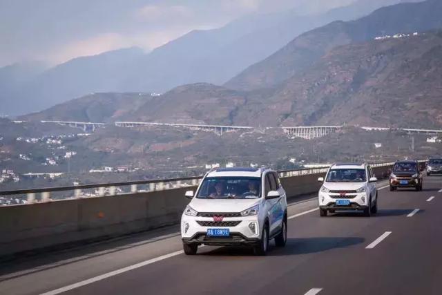 五菱宏光S3:实用主义7座SUV新代表?