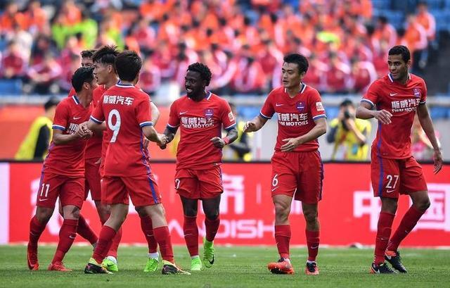 重庆斯威足球队新赛季首秀,SWM斯威汽车闪耀