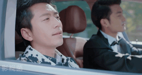 搞笑囧图:狗子你的眼神也太销魂了点吧