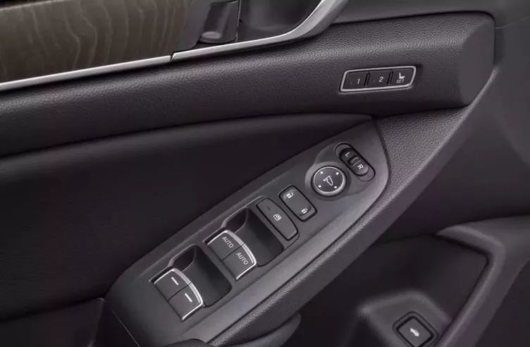 十代雅阁粉墨登场,思铂睿或将默默下架