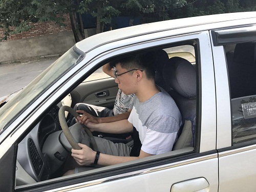 驾校资讯 五一长假去自驾游需要注意这些,尤其是刚拿驾照新手司机!