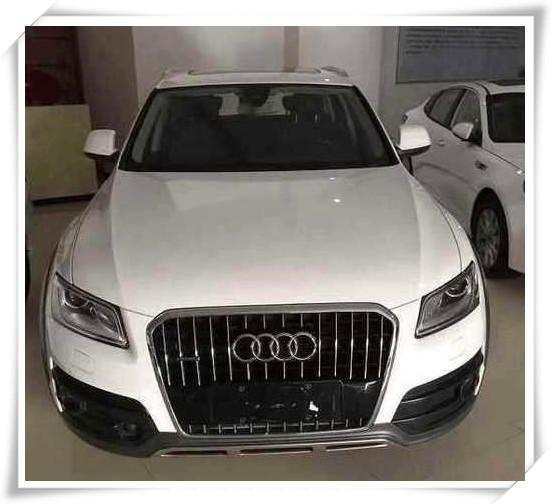 运输车高速侧翻, 大量奥迪Q5受损, 4S店: 一律