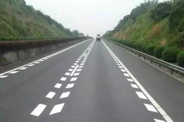 花一分钟看好这些道路交通地面标线,不然吃大
