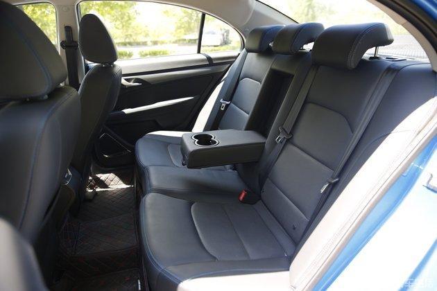 续航向燃油车迈进!试驾吉利帝豪EV450