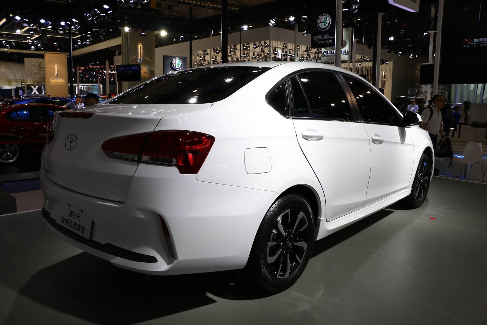 轿车—东南a5将于11月16日正式上市,新车采用了东南汽车全新的设计