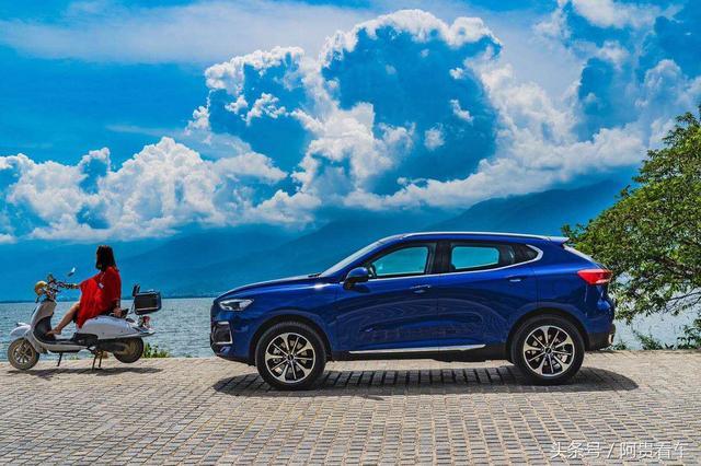 哈弗F5高颜值,轴距2680mm,后排170cm的妹子