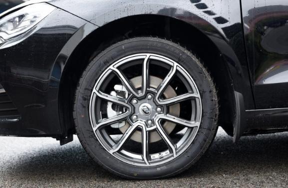 力帆电动车最高卖28万,网友:10年内饰设计顶多