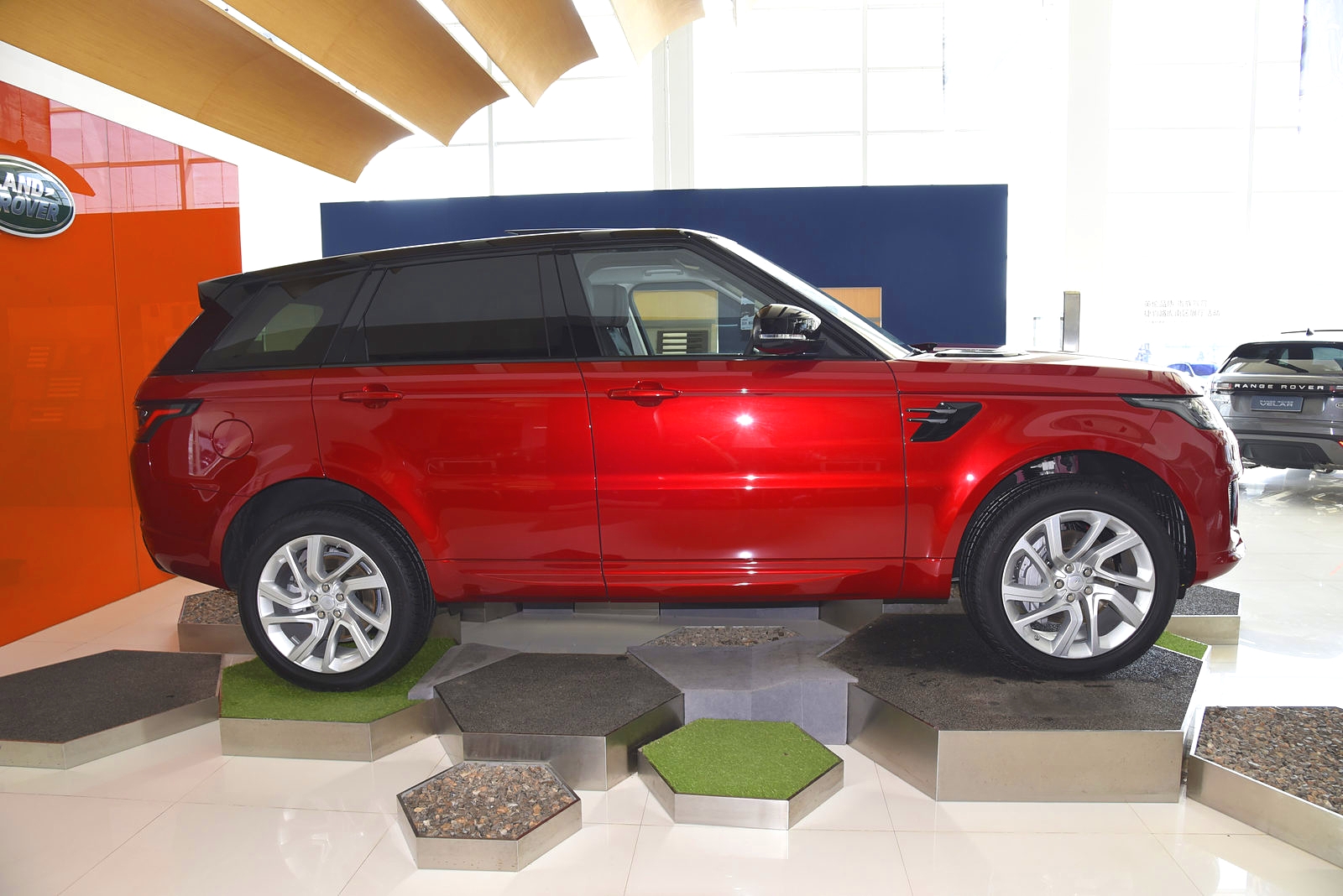 推荐2018款 3.0 V6 HSE DYNAMIC 2018款路虎