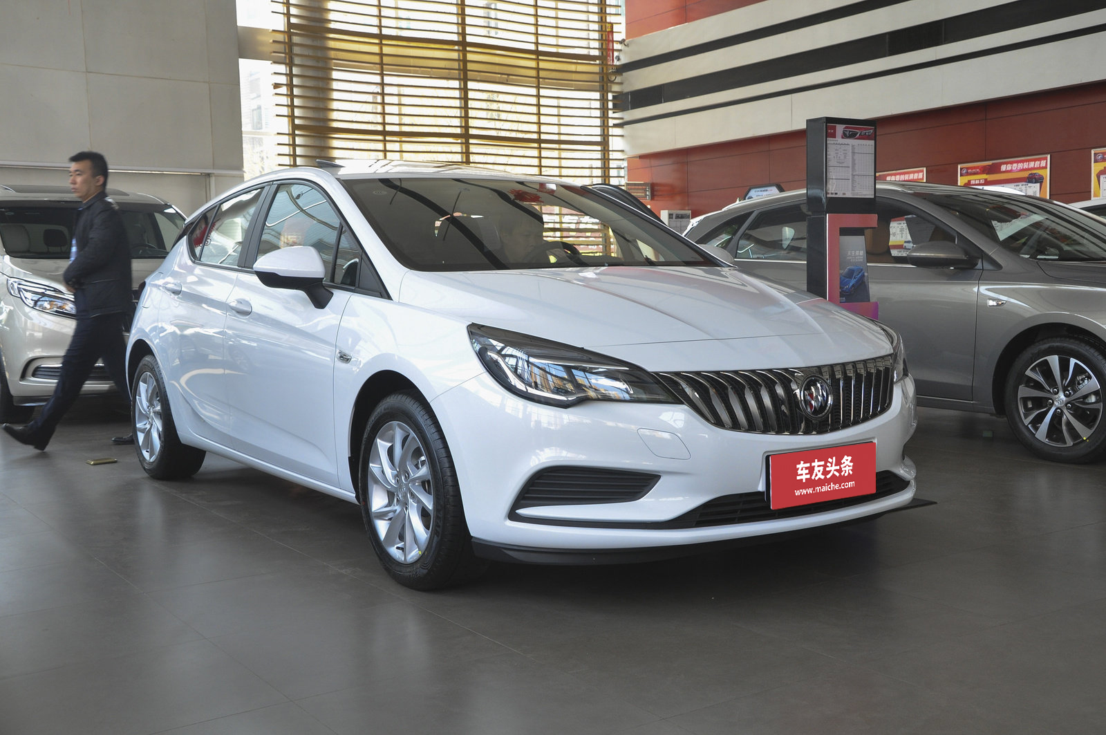 别克 威朗 2016款 两厢gs 20t 双离合纵情运动型