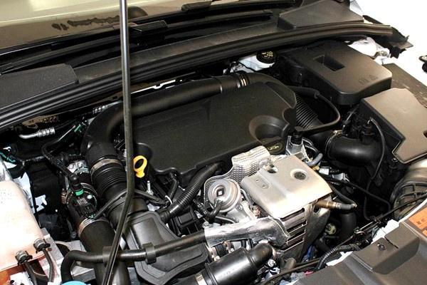 老车主赛道试驾新车，全新福克斯ST Line进步在哪？