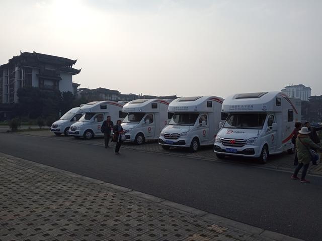 小桔房车+大通RV80,这种新模式让房车出游不