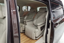 别克GL8改装内饰系统：弹木地板，航空座椅，多功能手扶箱