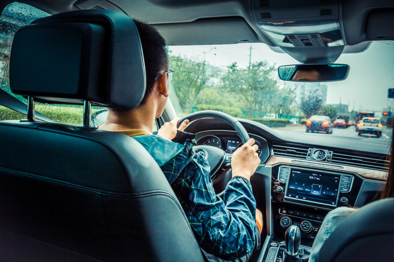 驾驶手动挡车要一直搭着离合吗 40ec64313ce5492f853d2795504008eb.jpg!jpg