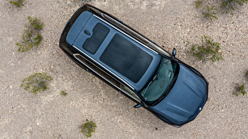 宝马X7上市，5.2秒破百售价100万元起的豪车外媒怎么评？