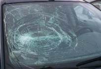 车辆玻璃损坏，报保险时千万不要这样说，不然保险不会赔！