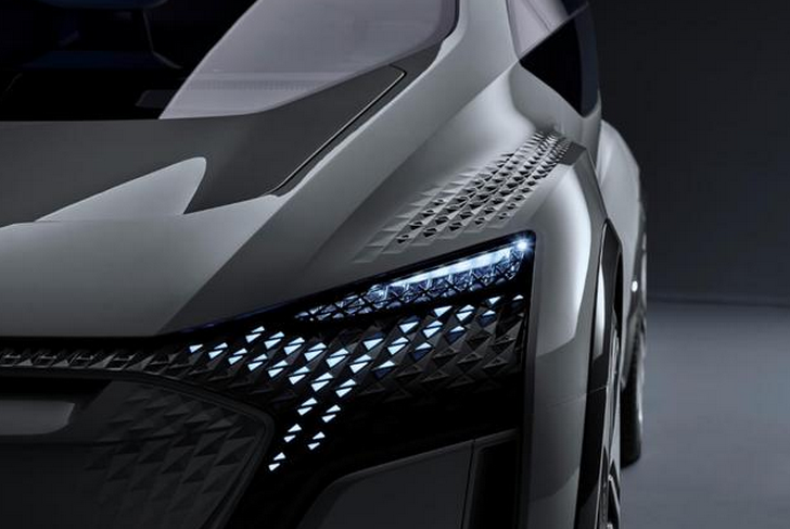 车顶戴上绿帽,客厅搬入车舱,灯厂奥迪推出新概念车:ai:me