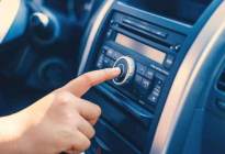 汽车开空调时噪音大是正常现象吗？