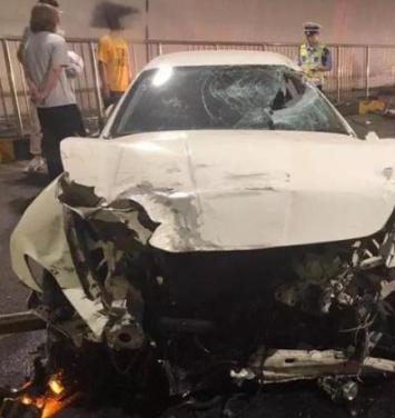 大二学生驾驶玛莎拉蒂隧道内单方车损严重