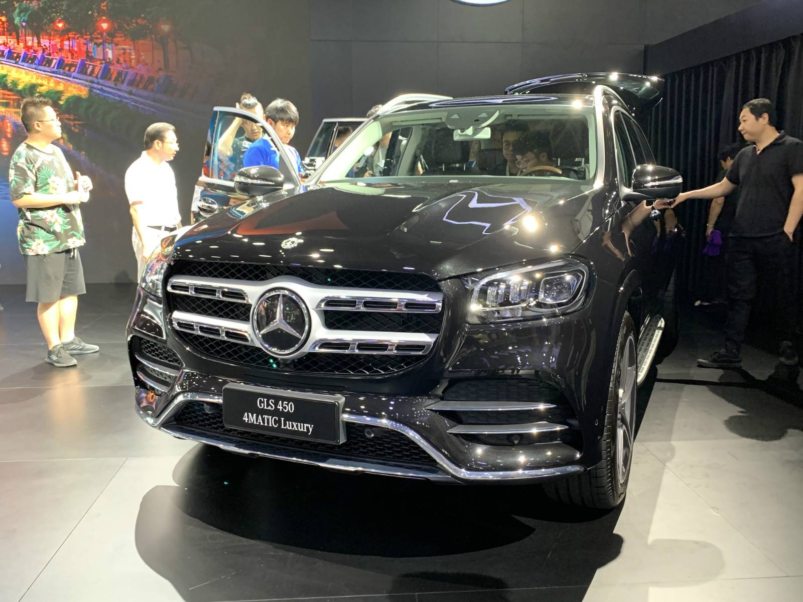 奔驰家族的旗舰suv——新一代梅赛德斯-奔驰gls正式亮相