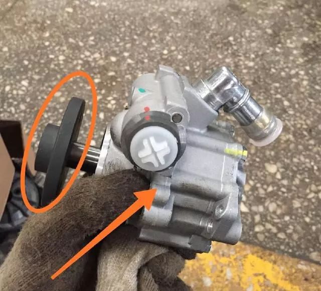 15万公里的宝马打方向很沉重车主方向机和助力泵都要换吗