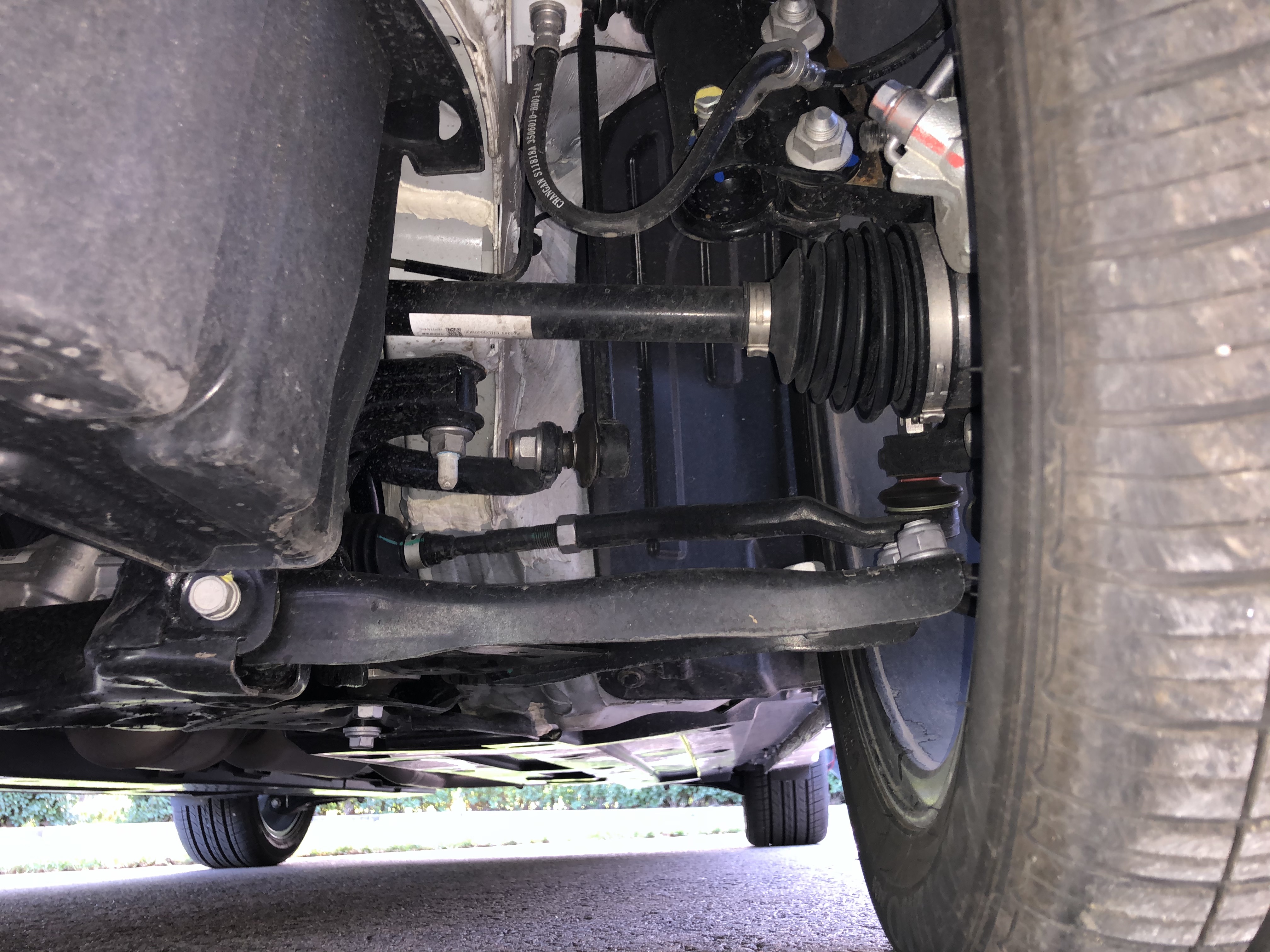 锐程cc的底盘悬挂仍然是前麦弗逊,后多连杆独立的悬架形式,这个级别里