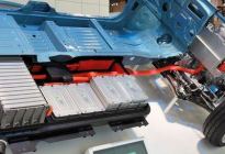 新能源车使用铅酸电池和锂电池哪个性价比更高？