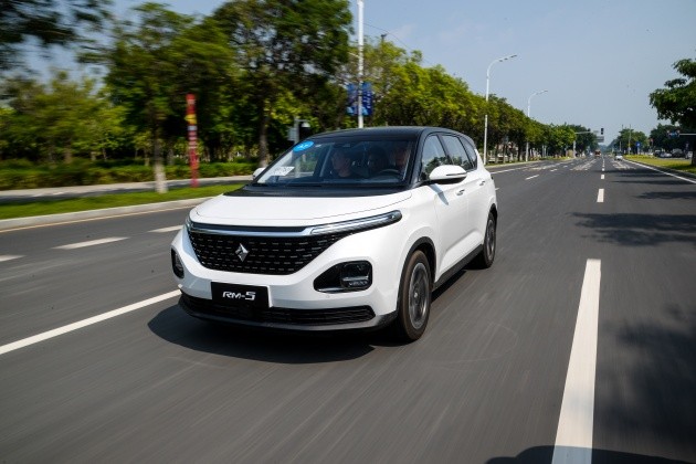 10万级智能跨界新生 试新宝骏rm-5五座版