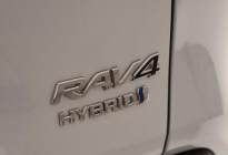 RAV4强势来袭 混动版和燃油版都该这么选