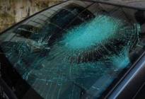 汽车玻璃有破损，达到什么程度才需要修补或更换呢？
