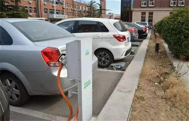 充电专用车位请勿占用 4705a72bdf0c4c0bb8d74c7bab339696.jpg!jpg