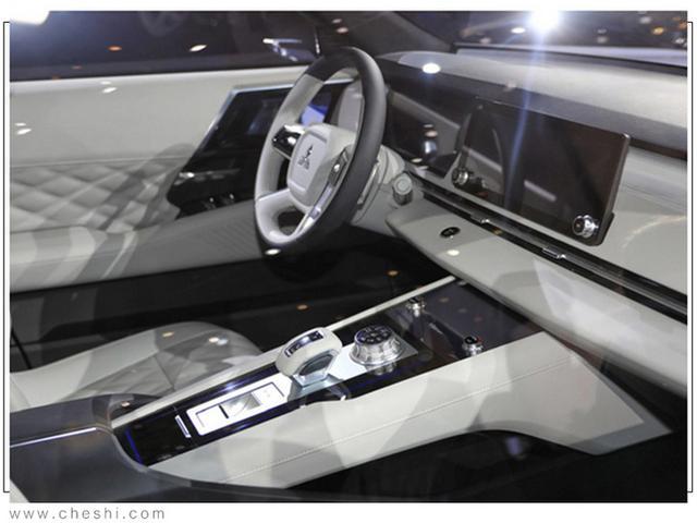三菱新欧蓝德，几个月后发布，造型硬派，跟丰田RAV4飙颜值