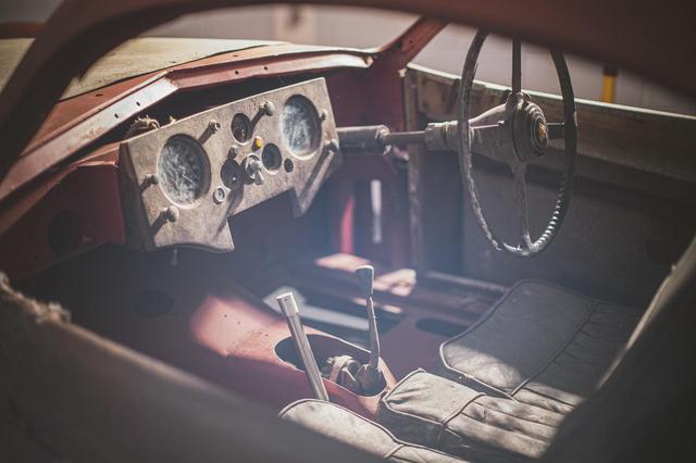 修复50年现存57台，藏身谷仓半个世纪的捷豹老车现身拍卖行