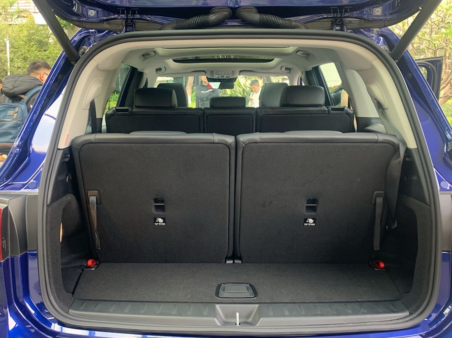 又可以多拉两个妹子四四方方尺寸极大奔驰glbsuv正式上市