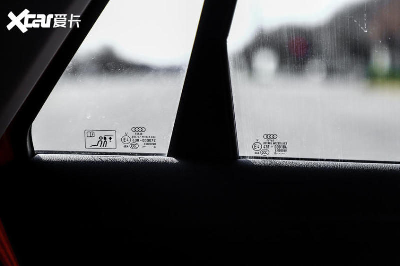 奥迪Q2L品质测试：车窗透光率