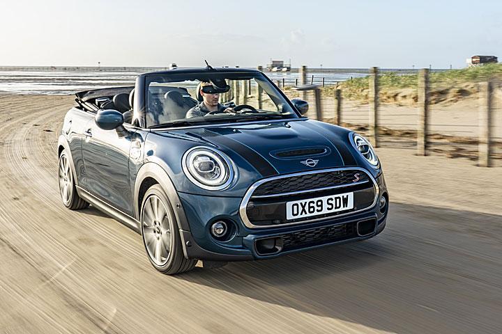 这款敞篷车太好看 车长就4米 高级内饰 外观还香 新闻详情 买车网